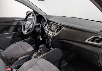 Подержанный автомобиль Hyundai Solaris Sedan 2022 года (12 фото)