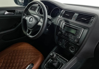 Подержанный автомобиль Volkswagen Jetta Sedan 2015 года (9 фото)