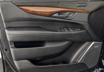 Подержанный автомобиль Cadillac Escalade Suv 2019 года (19 фото)