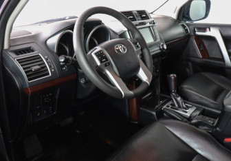 Подержанный автомобиль Toyota Land Cruiser Prado 2016 года (9 фото)