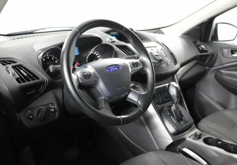 Подержанный автомобиль Ford Kuga 2015 года (6 фото)