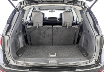 Подержанный автомобиль Nissan Pathfinder 2015 года (11 фото)