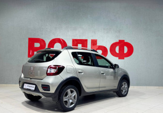 Подержанный автомобиль Renault Sandero 2020 года (5 фото)