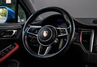 Подержанный автомобиль Porsche Macan 2015 года (13 фото)