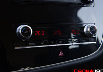 Подержанный автомобиль Mitsubishi Outlander 2021 года (15 фото)