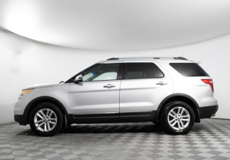 Подержанный автомобиль Ford Explorer 2013 года (8 фото)