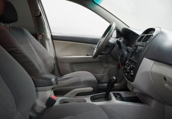 Подержанный автомобиль Kia Cerato Hatchback 2006 года (11 фото)