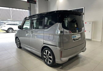 Подержанный автомобиль Suzuki Solio 2018 года (6 фото)