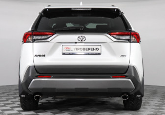 Подержанный автомобиль Toyota RAV4 2021 года (5 фото)