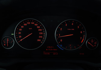 Подержанный автомобиль BMW X4 2017 года (13 фото)