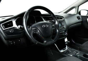 Подержанный автомобиль Kia Ceed Hatchback 2017 года (38 фото)