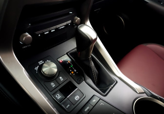 Подержанный автомобиль Lexus NX 2018 года (25 фото)