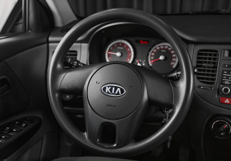 Подержанный автомобиль Kia Rio Sedan 2010 года (11 фото)
