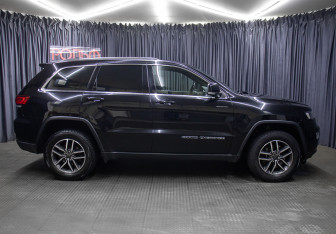 Подержанный автомобиль Jeep Grand Cherokee 2020 года (4 фото)