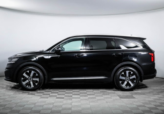Подержанный автомобиль Kia Sorento 2021 года (8 фото)