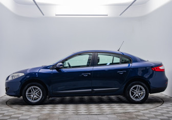 Подержанный автомобиль Renault Fluence 2011 года (8 фото)