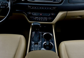 Подержанный автомобиль Kia Carnival 2019 года (12 фото)