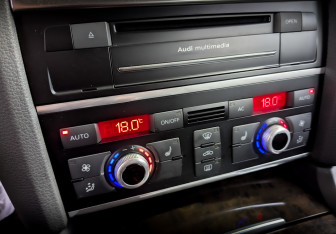 Подержанный автомобиль Audi Q7 2012 года (27 фото)