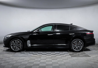 Подержанный автомобиль Kia Stinger 2018 года (8 фото)