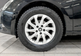 Подержанный автомобиль SEAT Leon Hatchback 2013 года (18 фото)