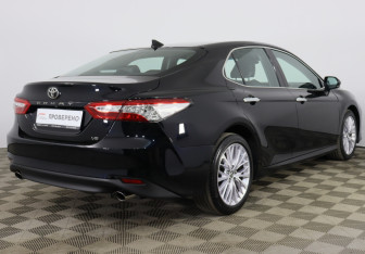 Подержанный автомобиль Toyota Camry Sedan 2018 года (5 фото)