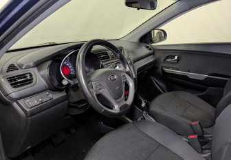 Подержанный автомобиль Kia Rio Sedan 2016 года (16 фото)
