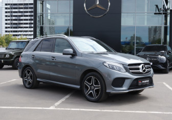 Подержанный автомобиль Mercedes-Benz GLE 2017 года (3 фото)