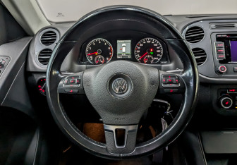 Подержанный автомобиль Volkswagen Tiguan 2012 года (28 фото)