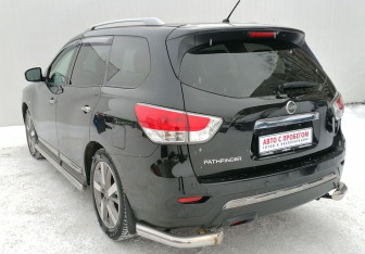 Подержанный автомобиль Nissan Pathfinder 2014 года (7 фото)