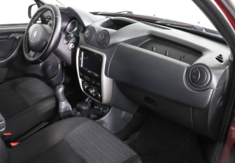 Подержанный автомобиль Renault Duster 2014 года (6 фото)