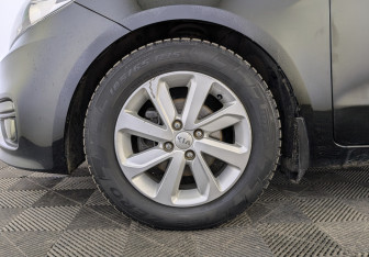 Подержанный автомобиль Kia Rio Sedan 2017 года (12 фото)