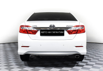 Подержанный автомобиль Toyota Camry Sedan 2014 года (6 фото)