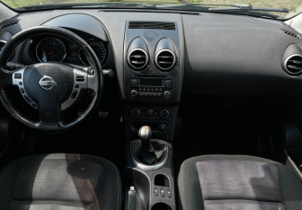 Подержанный автомобиль Nissan Qashqai+2 2012 года (12 фото)