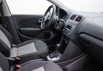 Подержанный автомобиль Volkswagen Polo Sedan 2014 года (9 фото)
