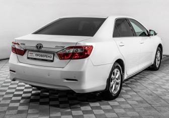 Подержанный автомобиль Toyota Camry Sedan 2014 года (5 фото)