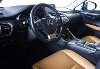 Подержанный автомобиль Lexus NX 2020 года (14 фото)