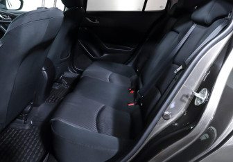 Подержанный автомобиль Mazda 3 Sedan 2014 года (16 фото)