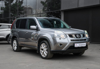 Подержанный автомобиль Nissan X-Trail 2011 года (3 фото)