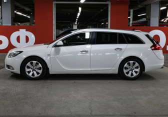 Подержанный автомобиль Opel Insignia Wagon 2011 года (8 фото)