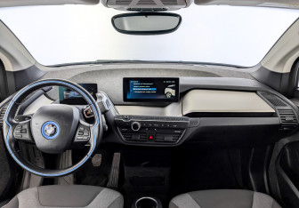 Подержанный автомобиль BMW i3 2021 года (14 фото)
