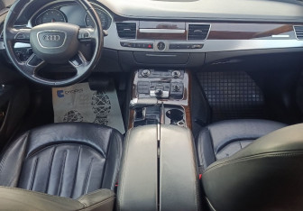 Подержанный автомобиль Audi A8 2014 года (10 фото)