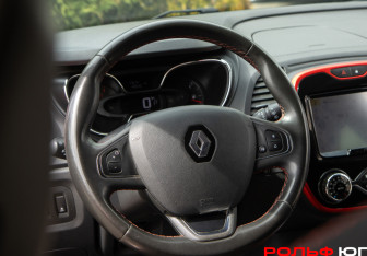Подержанный автомобиль Renault Kaptur 2018 года (11 фото)
