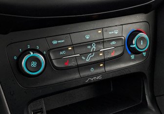 Подержанный автомобиль Ford Focus Hatchback 2017 года (21 фото)