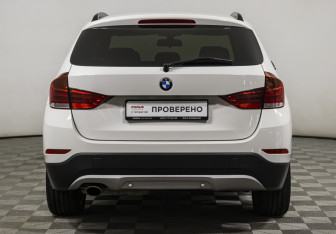 Подержанный автомобиль BMW X1 2013 года (6 фото)