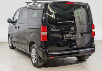 Подержанный автомобиль Peugeot Traveller 2019 года (7 фото)