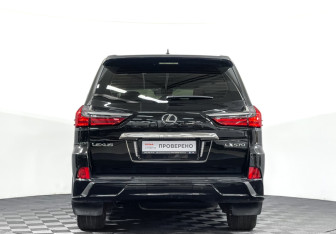 Подержанный автомобиль Lexus LX 2021 года (6 фото)