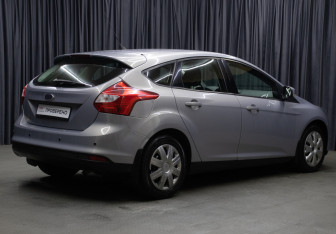 Подержанный автомобиль Ford Focus Hatchback 2012 года (5 фото)