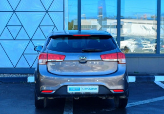 Подержанный автомобиль Kia Rio Hatchback 2016 года (6 фото)