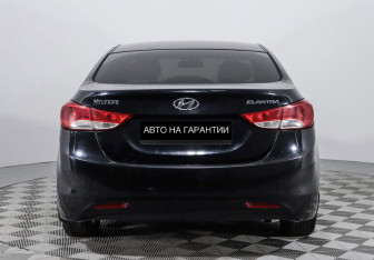 Подержанный автомобиль Hyundai Elantra Sedan 2012 года (6 фото)