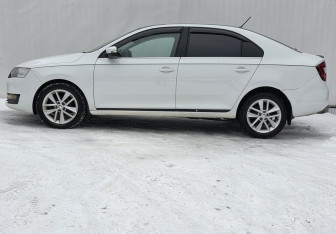 Подержанный автомобиль Skoda Rapid Liftback 2017 года (8 фото)